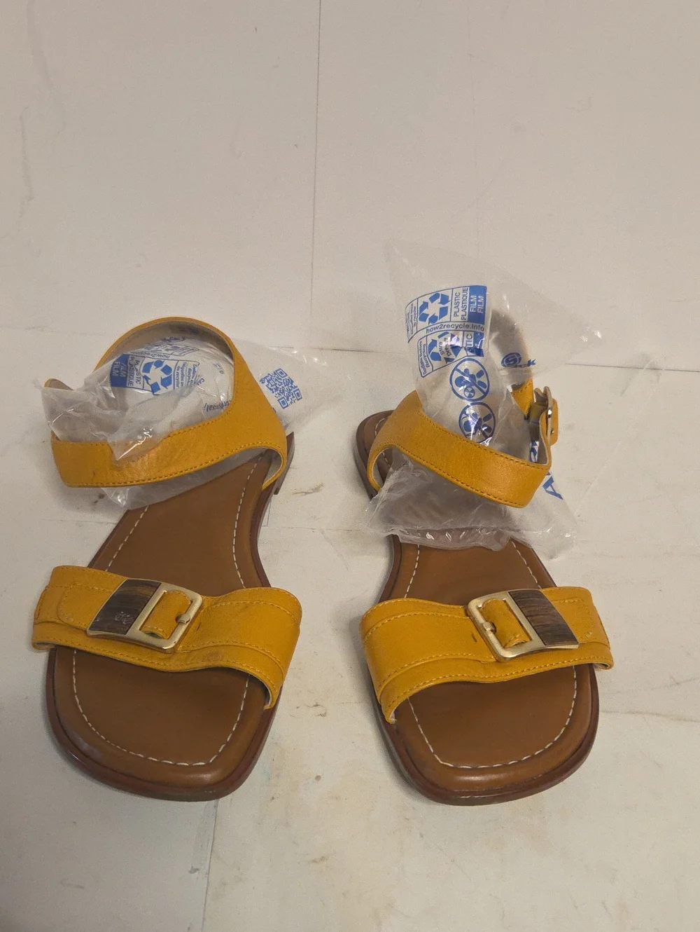 Rockport Yellow Buckle Strap Women's Sandals Size 9
